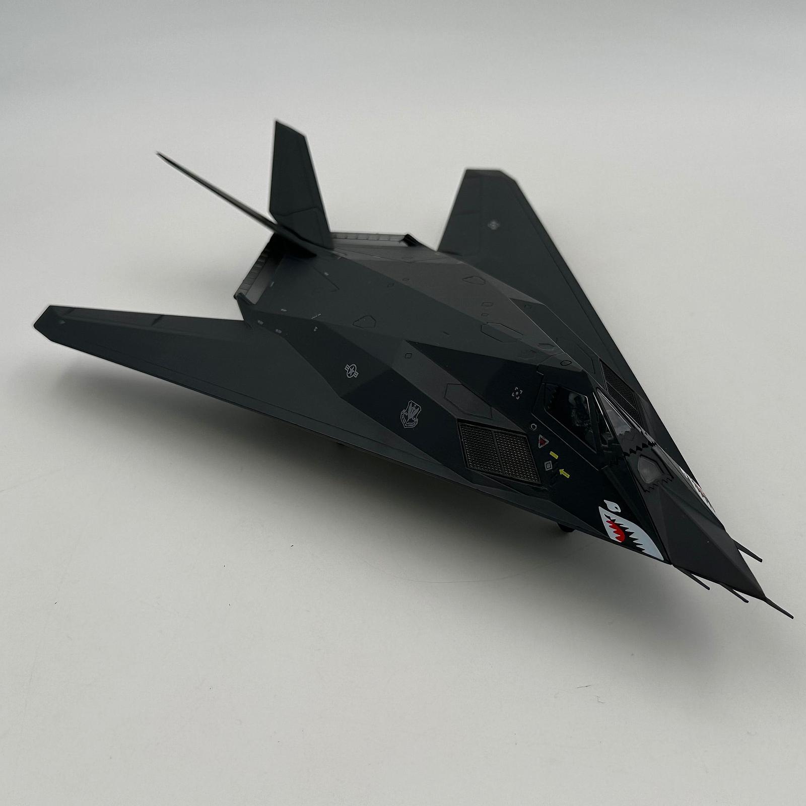 1:72 Nighthawk Fighter Tableto - Home Office With Bookshelves recension och pris