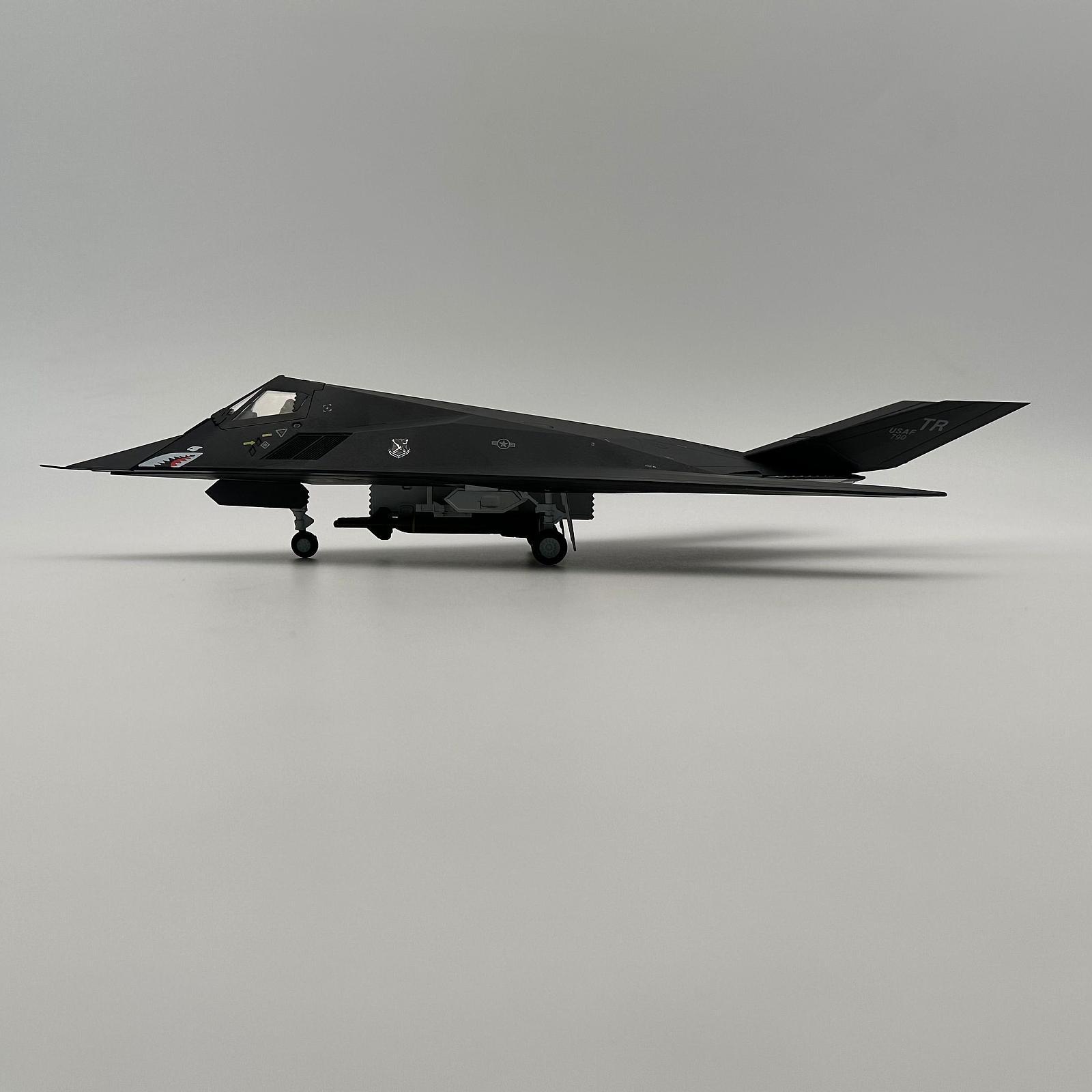 1:72 Nighthawk Fighter Tableto - Home Office With Bookshelves recension och pris